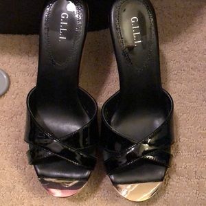 GILI Black Wedges